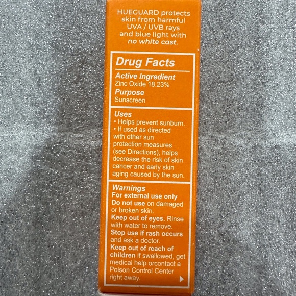 Live tinted huegard 3 in 1 sunscreen,moisturizer,primer spf30, mini size - Picture 3 of 8